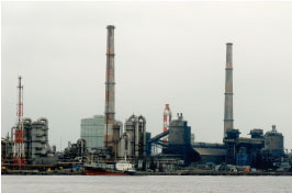 千葉港の工場群の画像