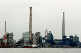 千葉港の工場群の画像