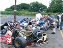 カートが並ぶ様子